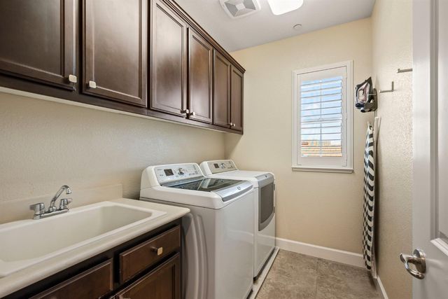902 Anvil Cir, Rocklin, CA 95765