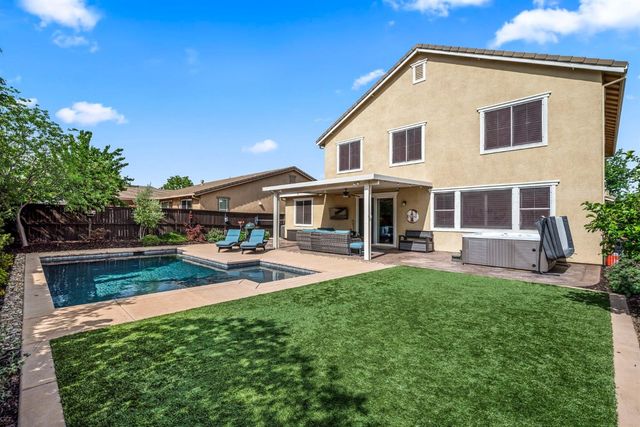 902 Anvil Cir, Rocklin, CA 95765