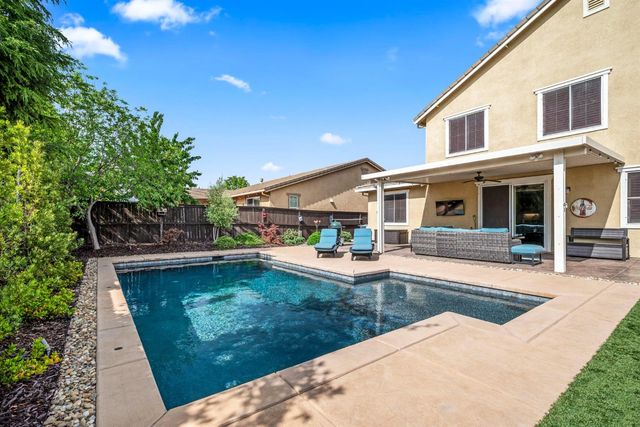 902 Anvil Cir, Rocklin, CA 95765