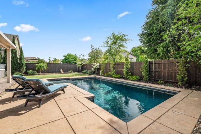 902 Anvil Cir, Rocklin, CA 95765