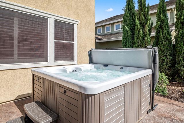 902 Anvil Cir, Rocklin, CA 95765