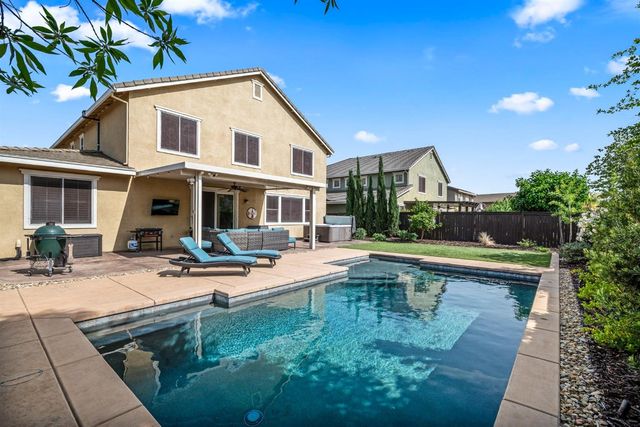 902 Anvil Cir, Rocklin, CA 95765