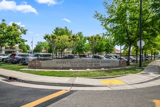 902 Anvil Cir, Rocklin, CA 95765