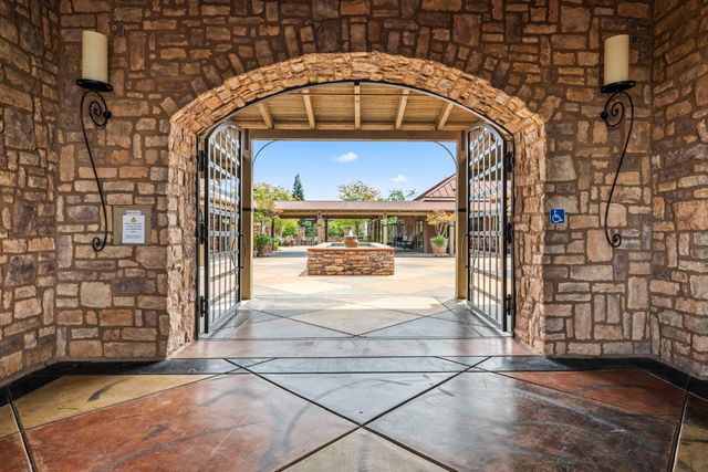 902 Anvil Cir, Rocklin, CA 95765