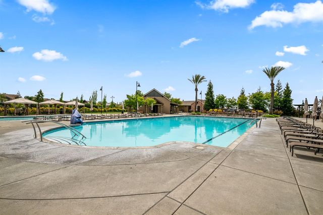 902 Anvil Cir, Rocklin, CA 95765