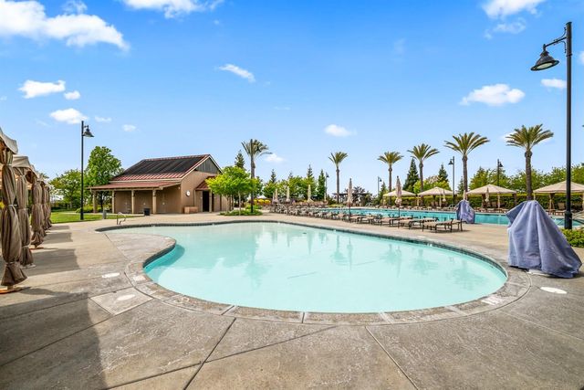 902 Anvil Cir, Rocklin, CA 95765