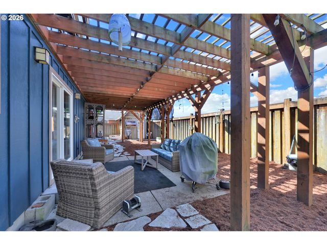 1375 Willow, Junction City, OR 97448