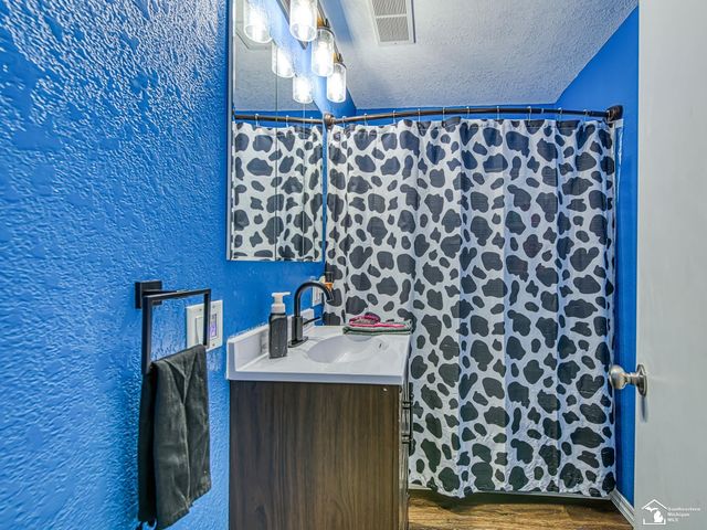 5177 Robinson Road, Petersburg, MI 49270