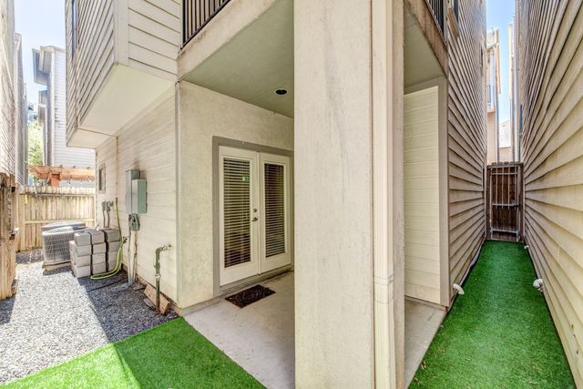 5209 Schuler Street C, Houston, TX 77007