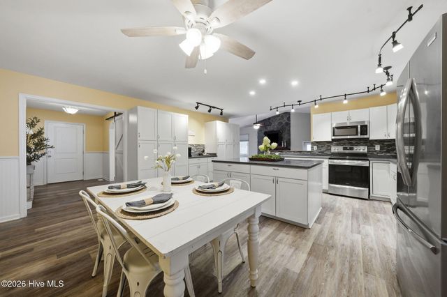 1101 Porters Lane Road, Rocky Point, NC 28457