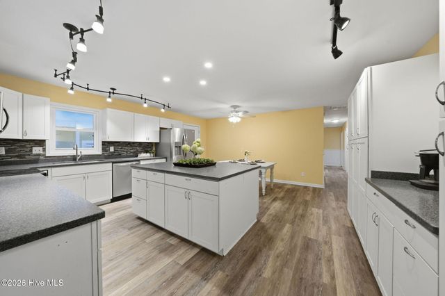 1101 Porters Lane Road, Rocky Point, NC 28457