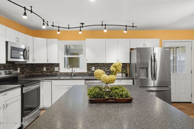 1101 Porters Lane Road, Rocky Point, NC 28457