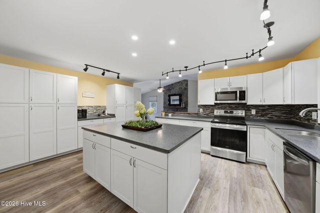 1101 Porters Lane Road, Rocky Point, NC 28457