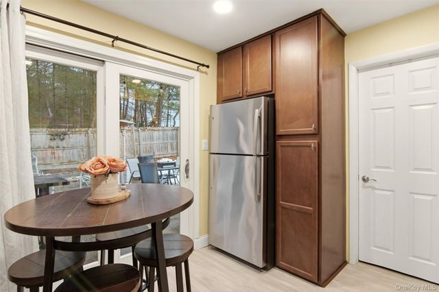 2 Lakeland Place, Farmingville, NY 11738