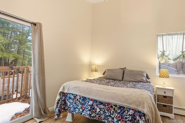 2 Lakeland Place, Farmingville, NY 11738