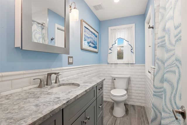 2 Lakeland Place, Farmingville, NY 11738