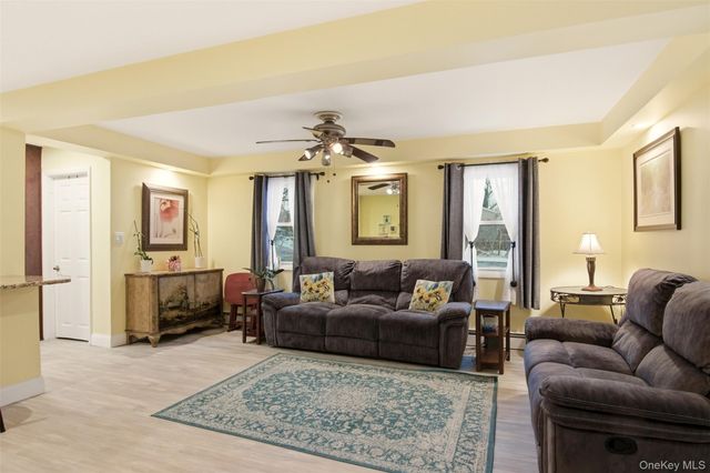 2 Lakeland Place, Farmingville, NY 11738