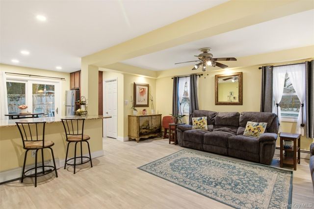 2 Lakeland Place, Farmingville, NY 11738