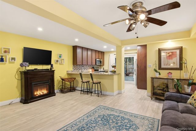 2 Lakeland Place, Farmingville, NY 11738