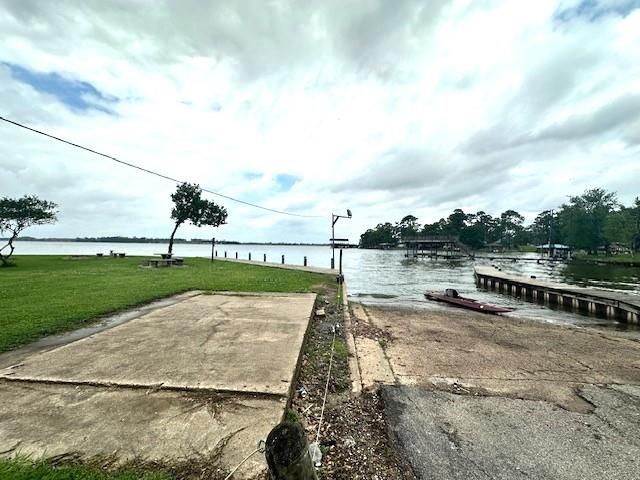 2019 Indian Shores Road, Crosby, TX 77532