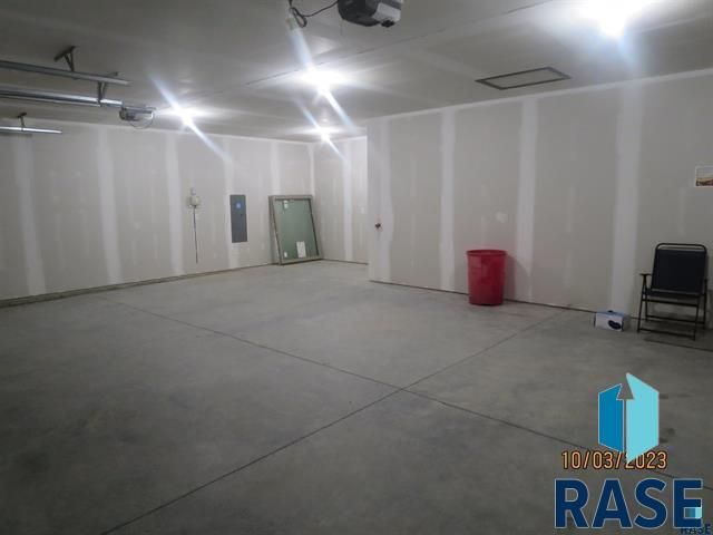 5304 S Bahnson Ave, Sioux Falls, SD 57108