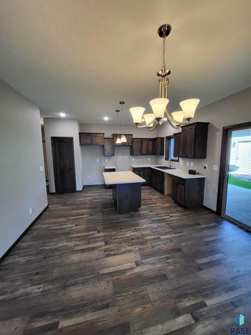 5304 S Bahnson Ave, Sioux Falls, SD 57108