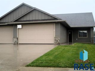 5304 S Bahnson Ave, Sioux Falls, SD 57108