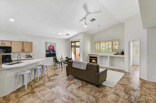 3247 E Maldonado Drive, Phoenix, AZ 85042