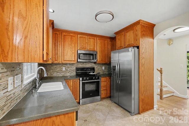 3846 Barclay Downs Drive, Charlotte, NC 28209