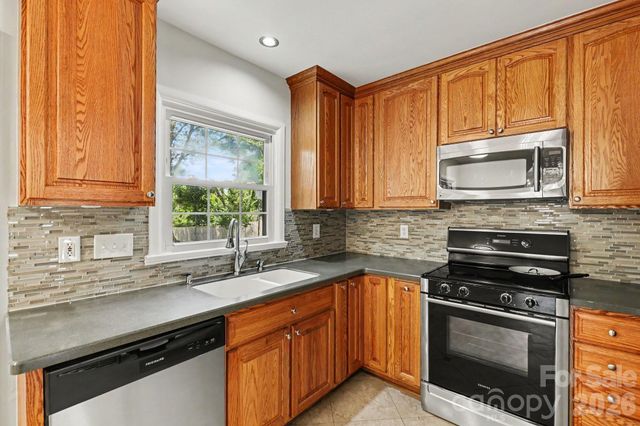 3846 Barclay Downs Drive, Charlotte, NC 28209