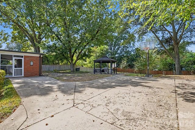 3846 Barclay Downs Drive, Charlotte, NC 28209