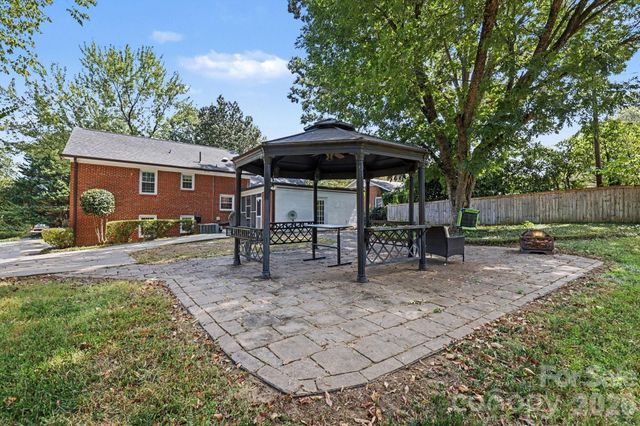 3846 Barclay Downs Drive, Charlotte, NC 28209