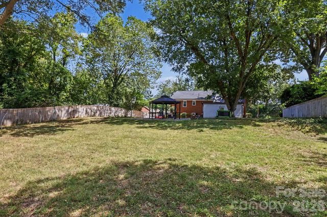 3846 Barclay Downs Drive, Charlotte, NC 28209