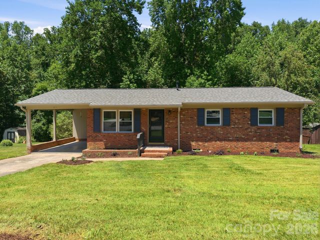 413 E Mclelland Avenue, Mooresville, NC 28115
