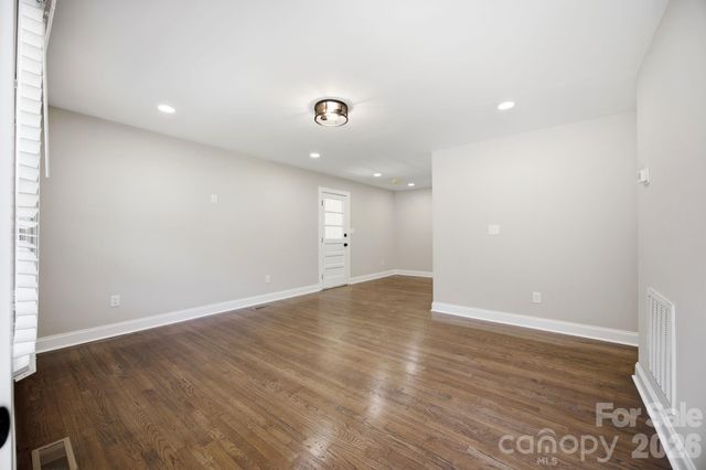 413 E Mclelland Avenue, Mooresville, NC 28115