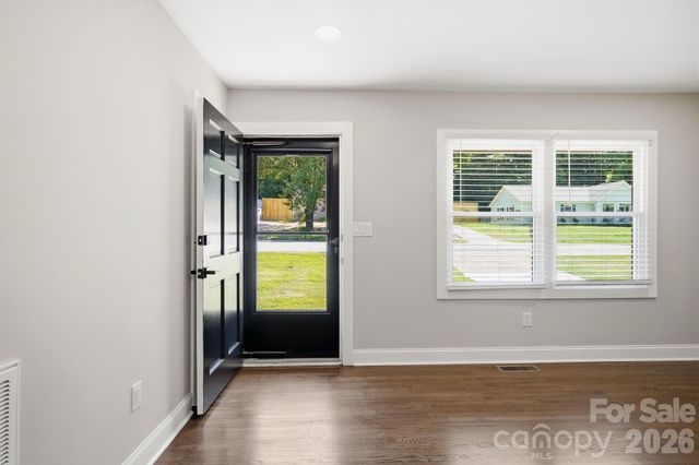 413 E Mclelland Avenue, Mooresville, NC 28115