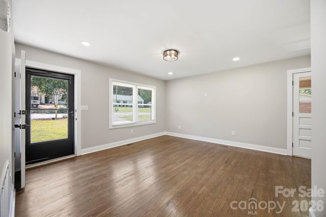 413 E Mclelland Avenue, Mooresville, NC 28115