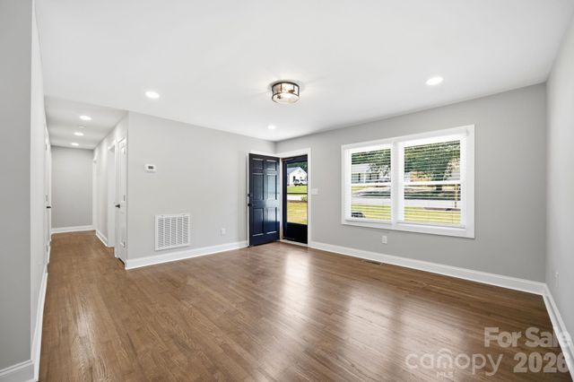 413 E Mclelland Avenue, Mooresville, NC 28115