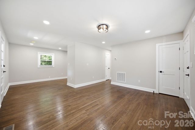 413 E Mclelland Avenue, Mooresville, NC 28115