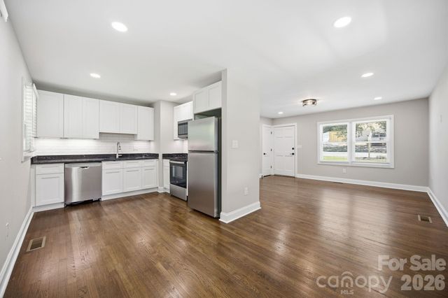 413 E Mclelland Avenue, Mooresville, NC 28115