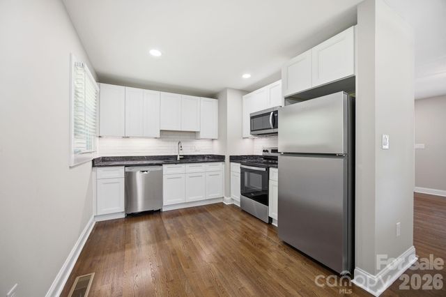 413 E Mclelland Avenue, Mooresville, NC 28115
