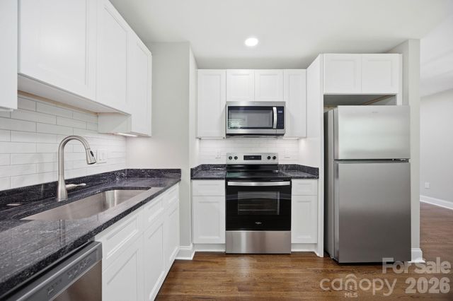 413 E Mclelland Avenue, Mooresville, NC 28115