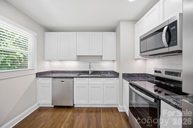 413 E Mclelland Avenue, Mooresville, NC 28115