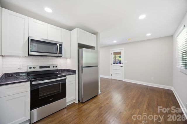413 E Mclelland Avenue, Mooresville, NC 28115