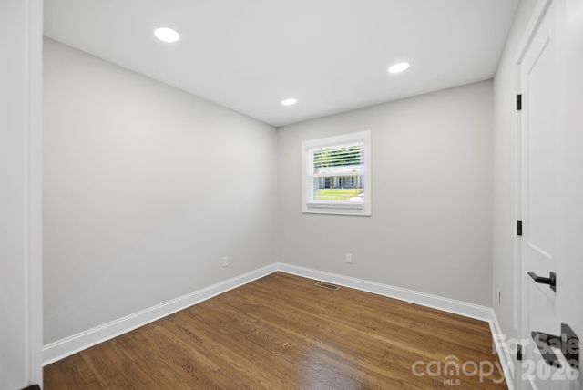 413 E Mclelland Avenue, Mooresville, NC 28115