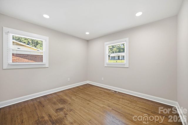 413 E Mclelland Avenue, Mooresville, NC 28115