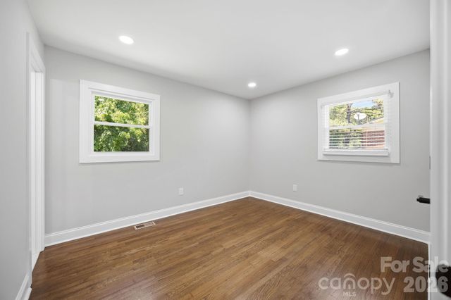 413 E Mclelland Avenue, Mooresville, NC 28115