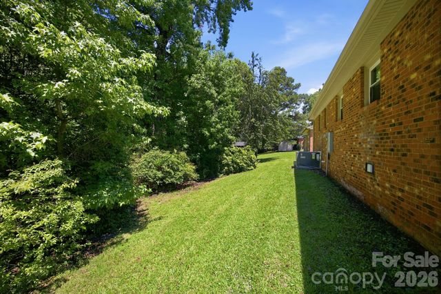 413 E Mclelland Avenue, Mooresville, NC 28115