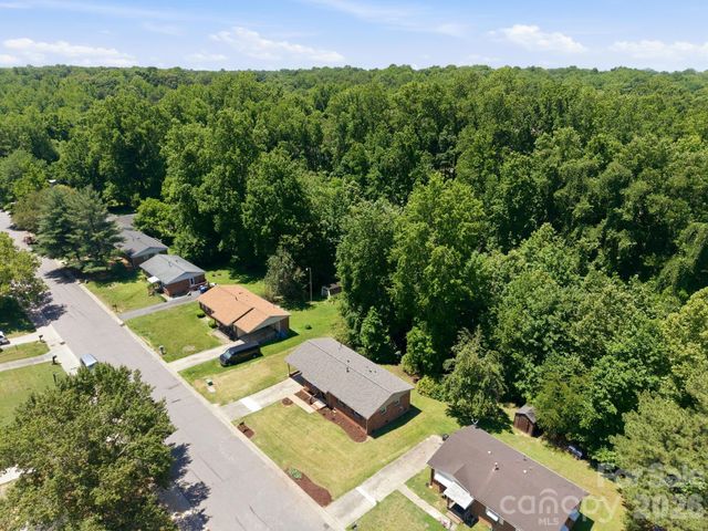 413 E Mclelland Avenue, Mooresville, NC 28115