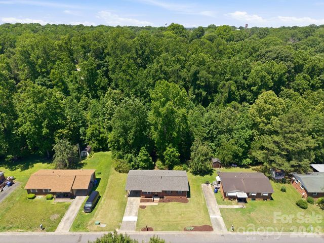 413 E Mclelland Avenue, Mooresville, NC 28115